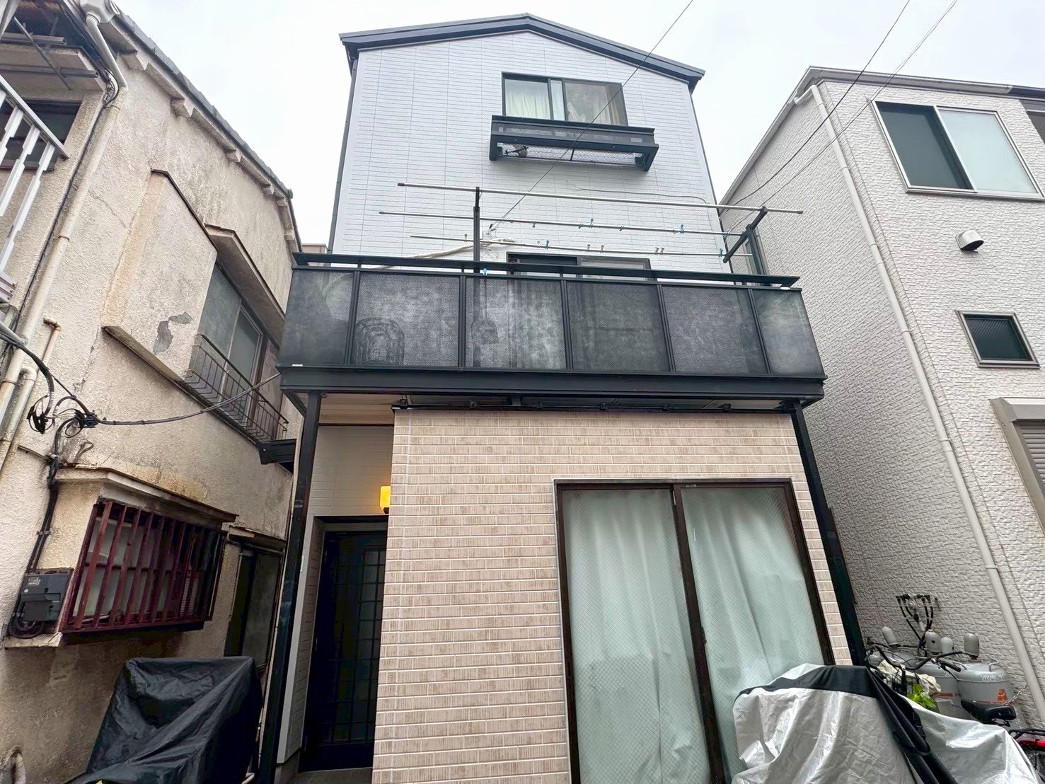町田市にて外壁塗装+屋根カバー〈サッシ雨漏り修理〉 施工後